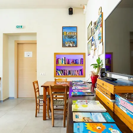 Youth Hostel *